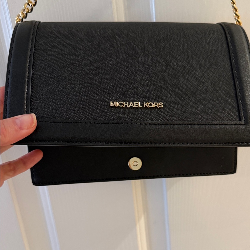 Michael Kors Elegant Black Crossbody Bag - Picture 5 of 8